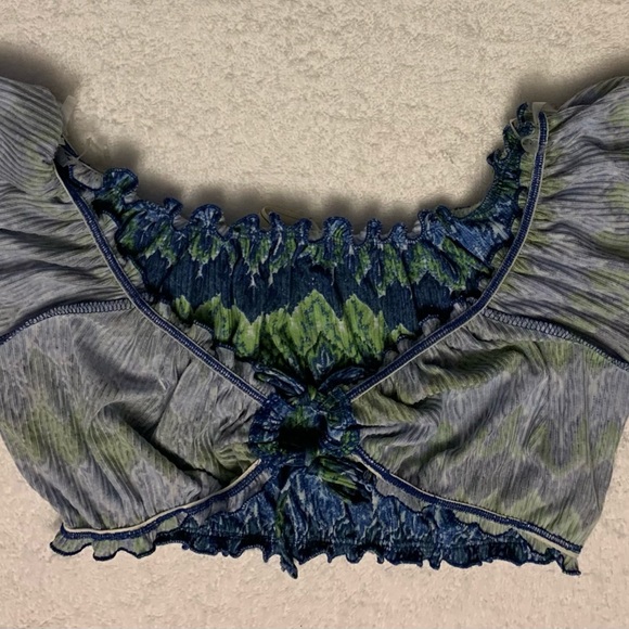 New- No Comment NY•LA - Junior Fashion Circle Opening In Front Crop Top - Size M - Picture 5 of 6